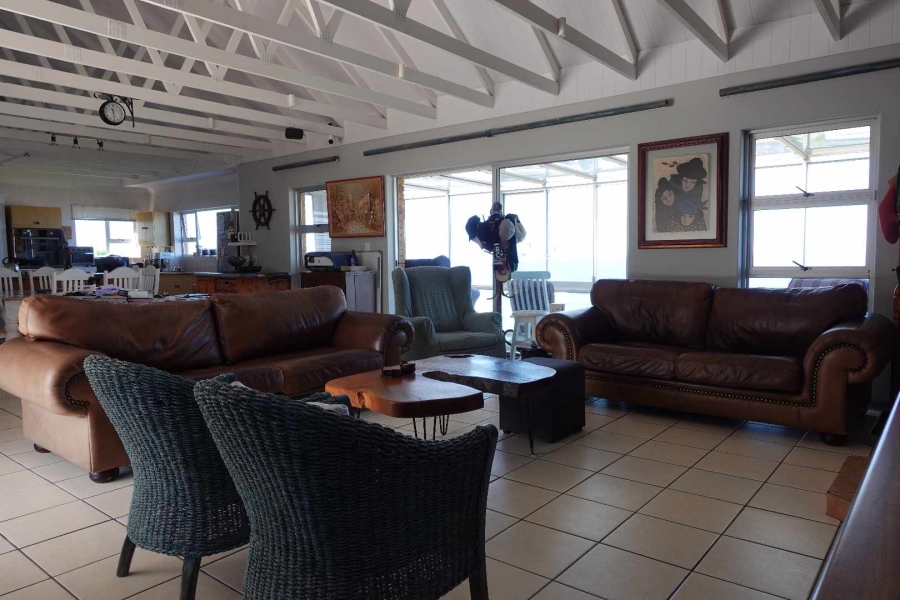 6 Bedroom Property for Sale in Outeniqua Strand Western Cape